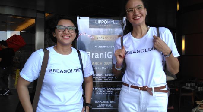 Pendiri gerakan cinta lingkungan SeaSoldier, Nadine Chandrawinata dan Dinni Septianingrum