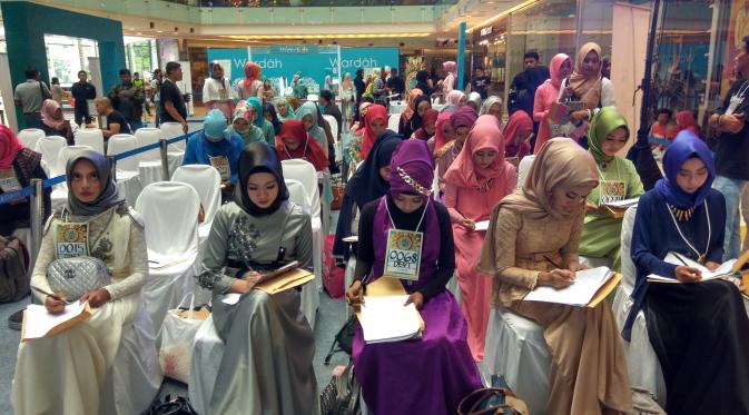Audisi terbuka Puteri Muslimah Indonesia 2017 di Surabaya (Liputan6.com/ Dian Kurniawan)