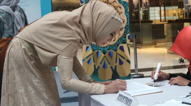Salah satu peserta audisi Puteri Muslimah Indonesia 2017 Surabaya. (Dokumentasi Indosiar)
