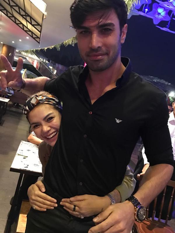 Nikita Mirzani dan mantan suami Tata Janeeta, Mehdi Zati [foto: instagram/nikitamirzanimawardi_17]