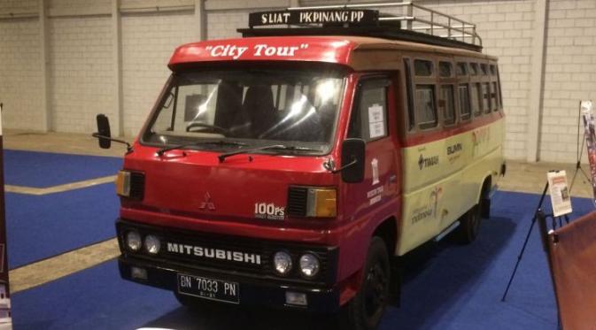 Bus Kayu Pownis tahun 1987 dipajang pameran Indonesia Classic N Unique Bus (InCUBUS). (Herdi Muhardi)