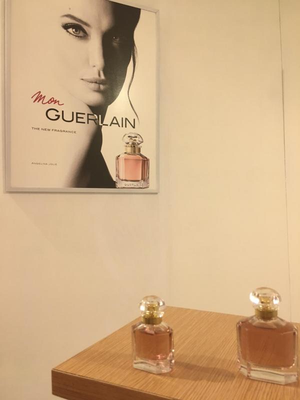 Sosok Angelina Jolie mengilhami merek parfum asal Paris, Guerlain untuk menjadikannya brand ambassador parfum terbaru mereka, Mon Guerlain.