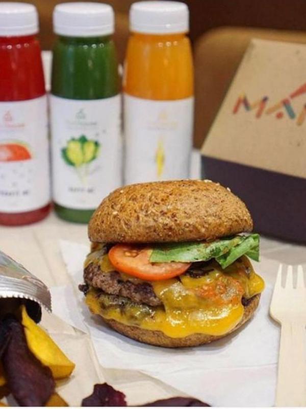 Restoran MAM Senayan City menyediakan kreasi burger Dian Sastrowardoyo. foto: Instagram (@mamjkt)
