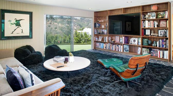 Rumah Adam Levine di Beverly Hills. (via. Celebuzz)