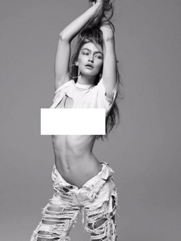Gigi Hadid pamer pose seksi, payudaranya mengintip. [foto: instagram/gigihadid]