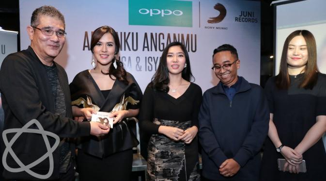 Launching single Raisa x Isyana Sarasvati (Adrian Putra/Bintang.com)