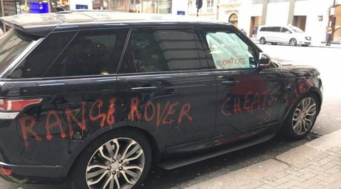Kecewa dengan dealer, pemilik Ranger Rover di London corat-coret bodi mobilnya dengan cat semporot. (Mercury Press)