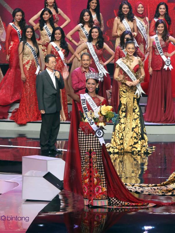 Bunga Jelitha Ibrani meraih mahkota Puteri Indonesia 2017 (Nurwahyunan/Bintang.com)