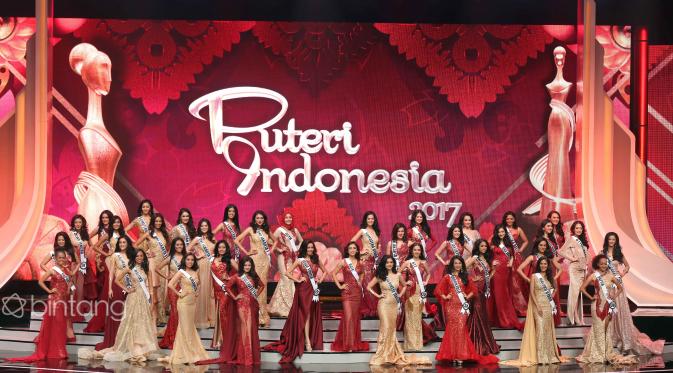 Para finalis Puteri Indonesia 2017 dalam malam puncak Puteri Indonesia 2017 (Nurwahyunan/Bintang.com)