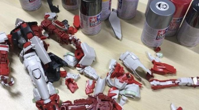 Koleksi mainan rakitan Gundam milik Ariel NOAH. (Instagram - @ariel_inst)