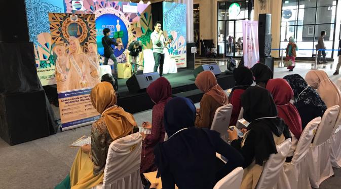 Pengarahan diberikan kepada peserta Audisi Puteri Muslimah Indonesia 2017 di Yogyakarta. (Dokumentasi Indosiar)