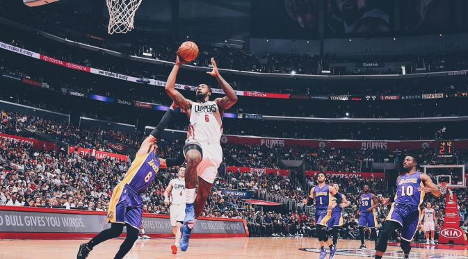 Los Angeles Clippers vs Los Angeles Lakers (Twitter LA Clippers‏)