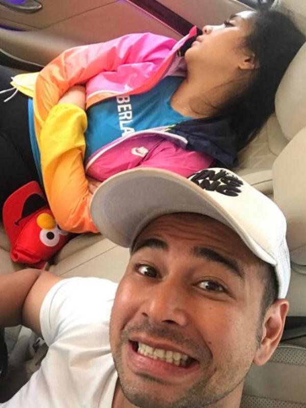 Raffi Ahmad mengunggah foto Nagita Slavina sedang tidur yang ramai pujian (Instagram/@raffinagita1717)