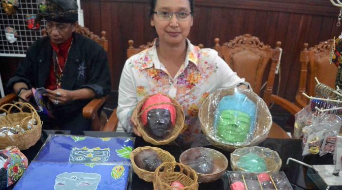 Cokelat Topeng Malangan karya Maria Carmela dan Djoko Rendy dikonsumsi sekaligus melestarikan tradisi khas Malang, Jawa Timur (Zainul Arifin/)
