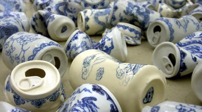 Keramik atau kaleng hayooo? (Via: boredpanda.com)