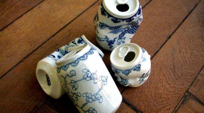 Keramik atau kaleng hayooo? (Via: boredpanda.com)
