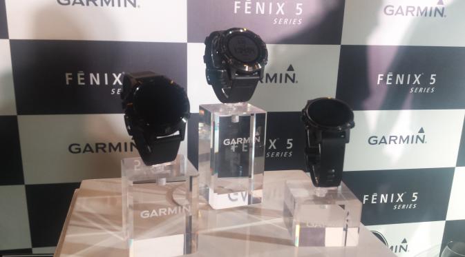 Terdapat tiga jenis jam tangan Fenix 5 yakni Fenix 5S dengan ukuran 42 mm, Fenix 5 dengan ukuran 47 mm, dan Fenix 5X dengan ukuran 51 mm. (Bola.com/Zulfirdaus Harahap)