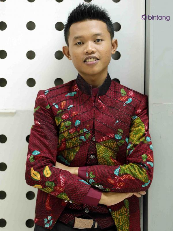 Firdaus harus tersenggol di konser final Top 6 D'Academy 4. (Deki Prayoga/Bintang.com)