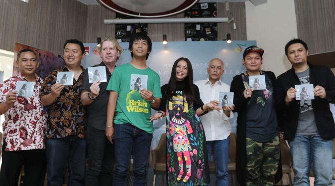 Penyanyi Rossa saat jumpa pres peluncuran album baru di kawasan Kemang, Jakarta, Rabu (5/04/2017). Rossa meluncurkan album baru yang diberi judul "A New Chapter"