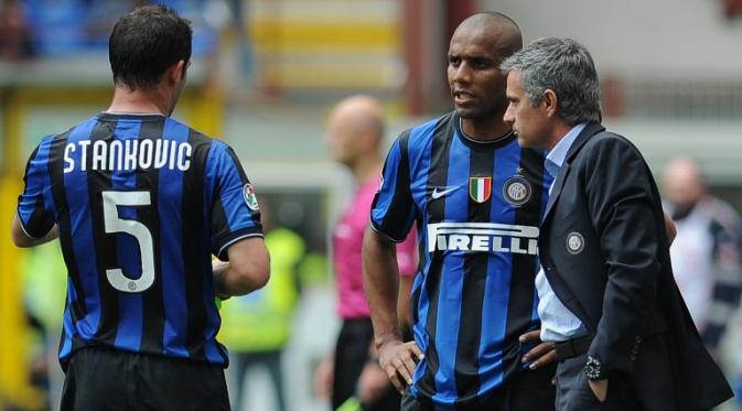 Dejan Stankovic dan Jose Mourinho ketika masih berada di Inter Milan. (AFP/Alberto Pizzoli)