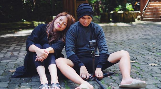 Anji dan istrinya, Wina [foto: instagram/anji.manji]