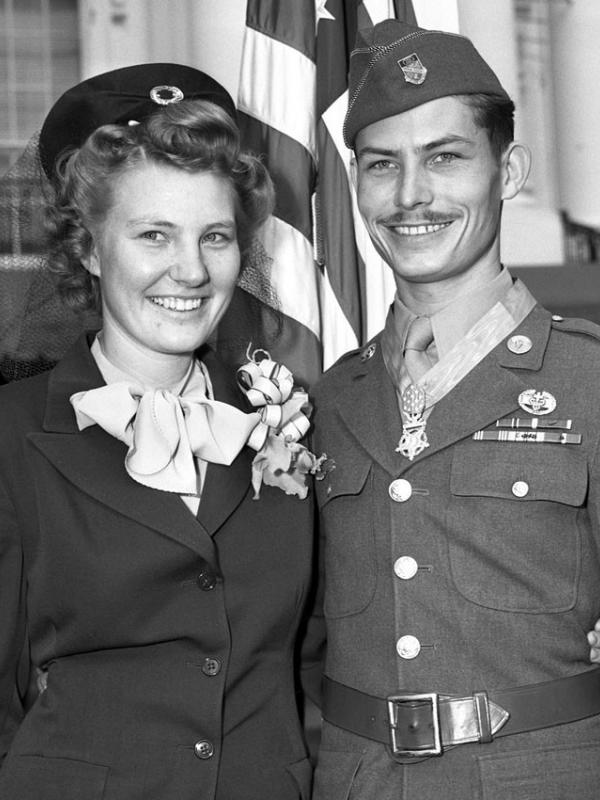 Desmond Doss dan sang istri. (people.com)