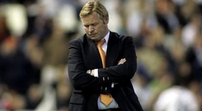 Valencia's Dutch coach Ronald Koeman gestures during their Spanish league football match at Mestalla Stadium in Valencia, on March 15, 2008. AFP PHOTO/DIEGO TUSON