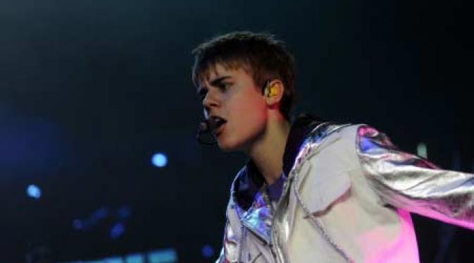 Penyanyi asal Amerika Justin Bieber beraksi di atas panggung dalam konser Justin Bieber My World Tour , di Sentul International Convention Center (SICC) Bogor, Jawa Barat. (Antara)