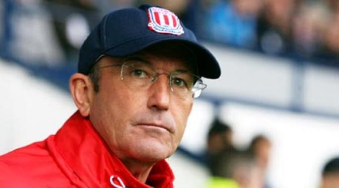 Stoke City's manager Tony Pulis is seen before the game against West Bromwich Albion during their Premier League football match at The Hawthorns in Birmingham, on April 04, 2009. AFP PHOTO/Chris Ratcliffe