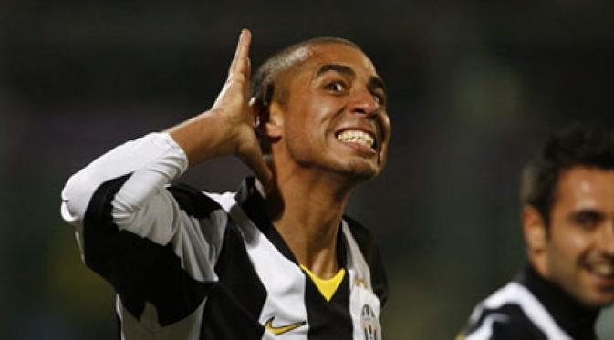 Juventus forward David Trezeguet of France celebrates after he scored a goal against Palermo, during their Serie A football match at Barbera Stadium on February 21, 2009. AFP PHOTO / Marcello PATERNOSTRO
