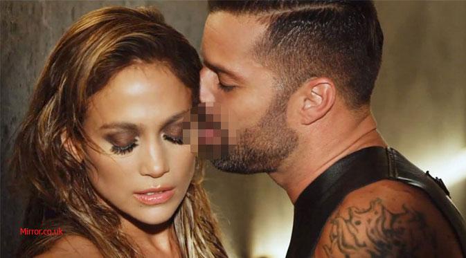 http://cdn-e.production.liputan6.static6.com/medias/648033/big/JLO-Ricky-Martin-140306.jpg?t=634025890