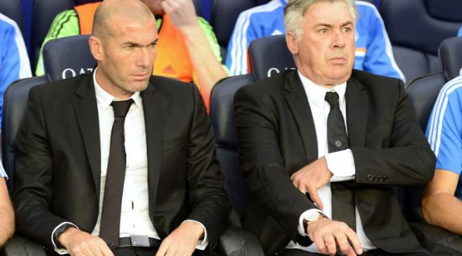 Zinedine Zidane dan Carlo Ancelotti (JAVIER SORIANO / AFP)