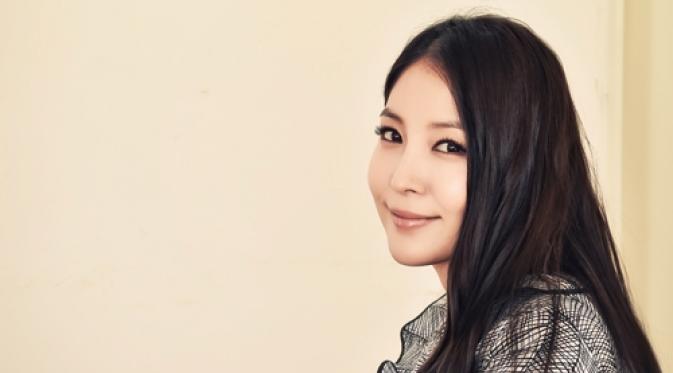 BoA gugup harus berciuman dengan bintang Hollywood Derek Hough di film terbaru miliknya.