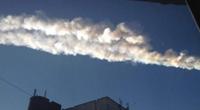 Seperti dikabarkan RT News dan dilansir Space.com, seorang saksi mata mengidentifikasikan bola api itu sebagai “sampah” luar angkasa yang menembus atmosfer bumi Selasa (22/4/2014) (Livescine.com)