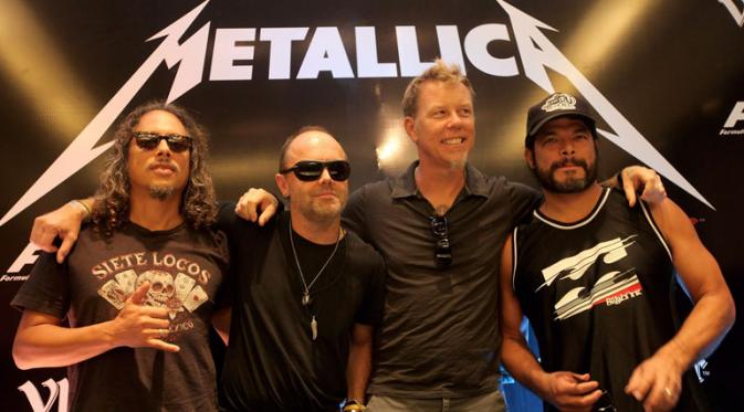 Lars Ulrich selaku drummer Metallica menyatakan hendak meniru konsep Jay Z saat berada di atas panggung Glastonbury 2008.