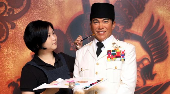 Patung lilin Soekarno menyapa ramah kepada setiap pengunjung yang datang ke museum Madame Tussauds Hong Kong