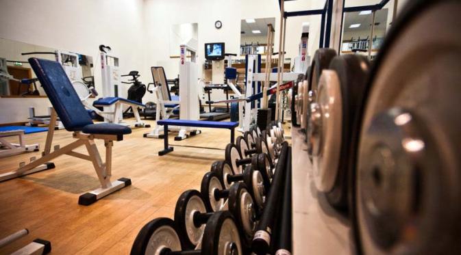 menurut pelatih di Gold Gym UAE, latihan ringan tetap diperlukan guna menjaga kebugaran selama bulan puasa.