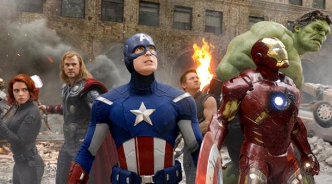 Iron Man, Captain America, Thor, Hulk, Black Widow, dan Hawkeye dalam The Avengers.