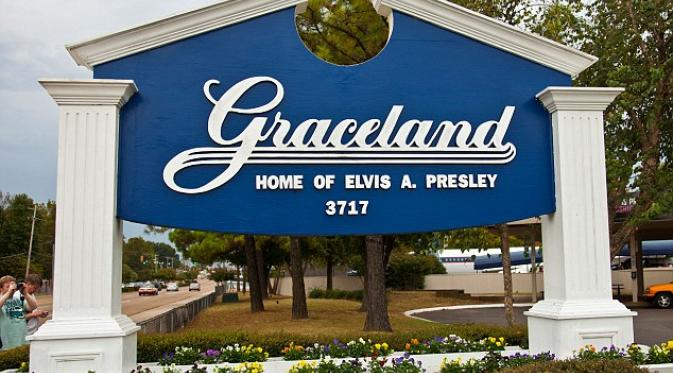 Selama 3 dekade, jutaan wisatawan dari seluruh dunia telah mengunjungi Graceland untuk menyaksikan dua pesawat milik Elvis Presley.