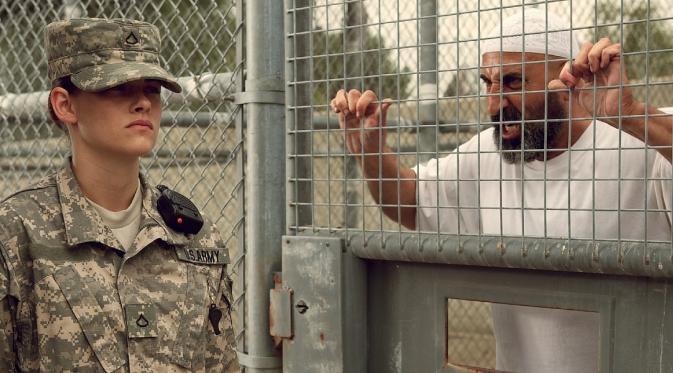 Kristen Stewart Temani Tahanan Muslim di Trailer Camp X-Ray