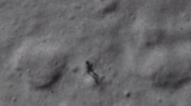 Temuan gambar misterius mirip sosok alien pada permukaan bulan dari Google Earth ini kemudian diserahkan ke UFO Sightings Daily 