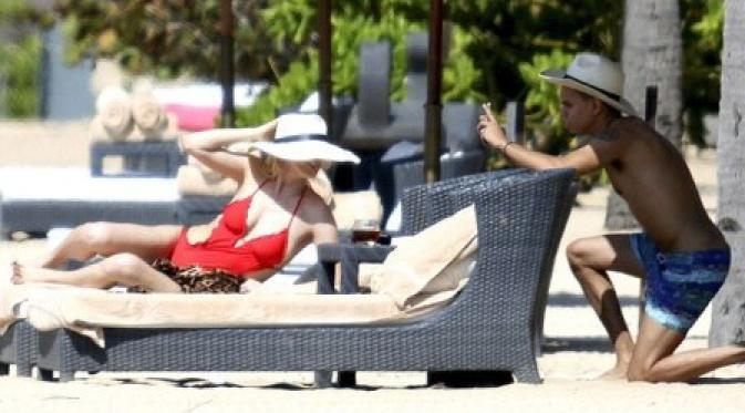 Ashlee Simpson-Evan Ross  bulan madu di Bali (dok. Daily Mail)