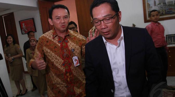 Selain itu, kedatangan Ridwan Kamil juga membahas soal penggunaan kereta untuk warga Jakarta yang ingin ke Bandung, Jakarta, (19/9/14). (Liputan6.com/Herman Zakharia) 