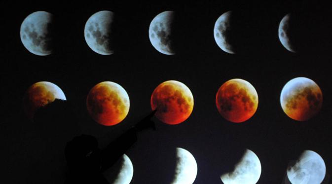 Gerhana bulan kali ini adalah bagian dari rangkaian 4 gerhana bulan total yang berurutan (gerhana bulan tetrad). Dua gerhana terjadi pada 2014 dan dua lainnya pada 2015, Jakarta, (8/10/14).(Liputan6.com/Johan Tallo) 