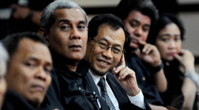 Sri Bintang Pamungkas (dua kiri) turut menghadiri pertemuan di Gedung DPR, Jakarta, (9/10/14). (Liputan6.com/Andrian M Tunay)  