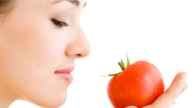 Selain enak di jus, tomat juga dapat digunakan sebagai masker wajah alami