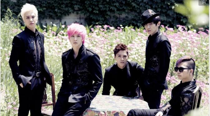 MBLAQ saat masih beranggotakan lima personel yaitu Lee Joon, Thunder, G.O, Seungho dan Mir