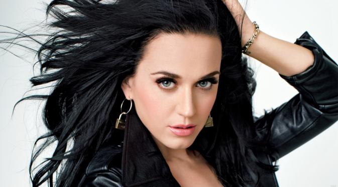 Penyanyi Pop Katy Perry belakangan memang tengah menjadi sorotan pengamat mode berkat gaya busananya yang banyak bernafaskan terobosan baru.