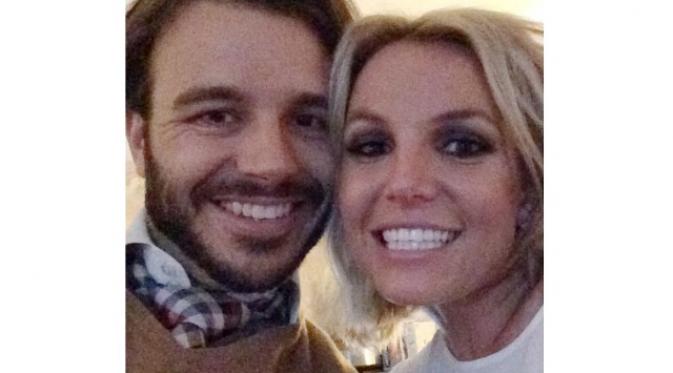 Britney Spears dan Charlie Ebersol (dok. E!News)