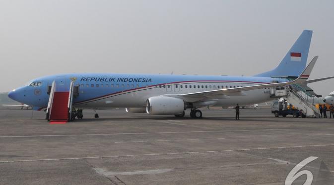 Pesawat Kepresidenan yang akan membawa Presiden Jokowi ke Tiongkok, Bandara Halim Perdanakusuma, Jakarta, Sabtu (9/11/2014) (/Herman Zakharia) 